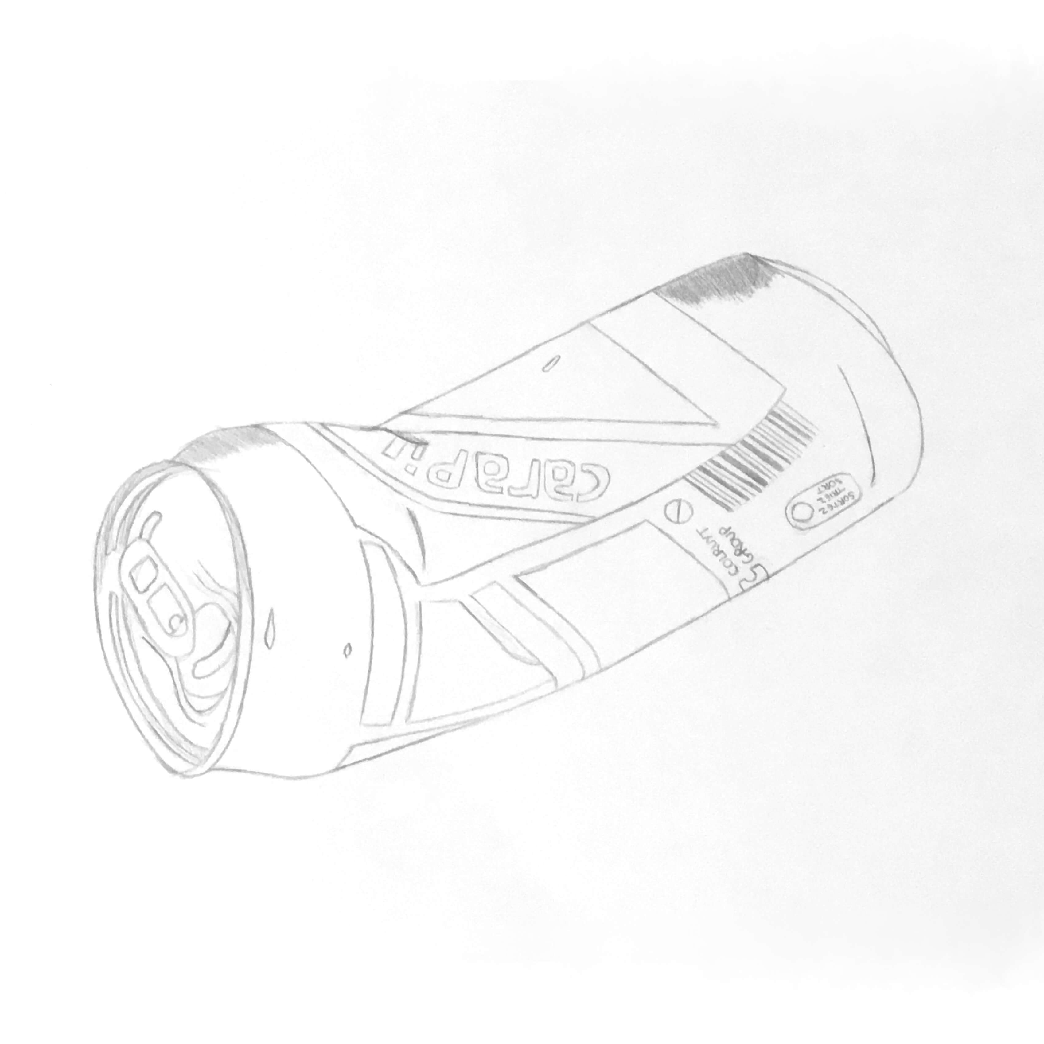 Dessin en noir et blanc d'une canette de bière écrasée de la marque Cara Pils.